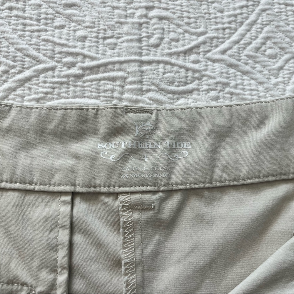 Southern Tide Women's Light Tan Performance Shorts size 4 - Picture 3 of 6